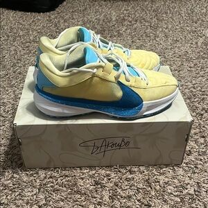 Giannis Zoom Freak 5s